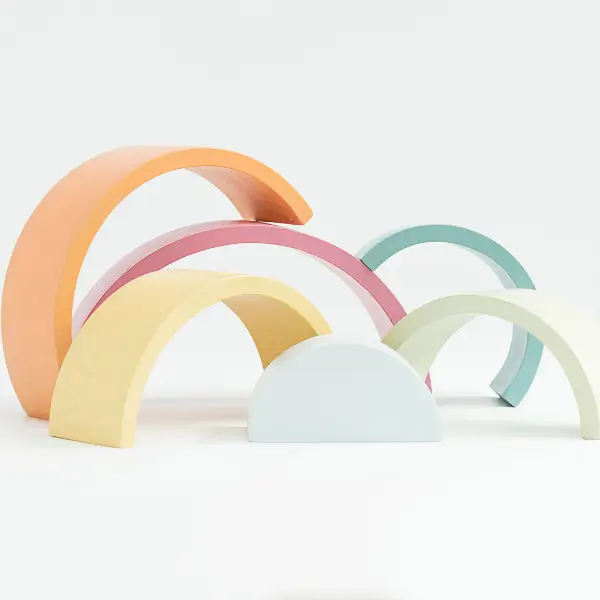 Niño Jugando con el Arcoiris 6 piezas color pastel
